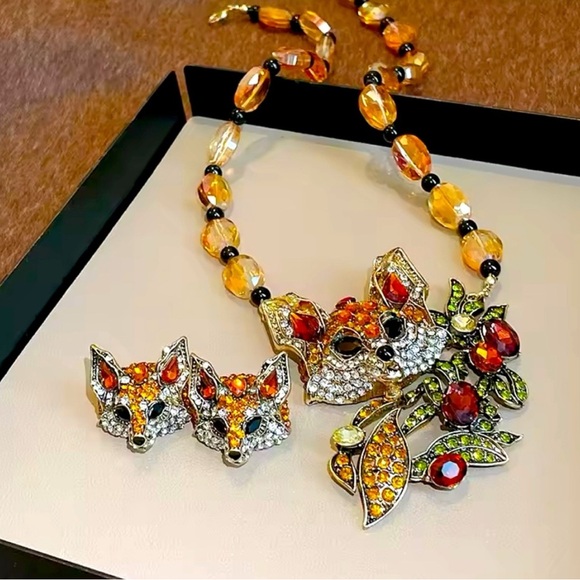 Artisan Jewelry - Vintage Baroque Crystal Fox Necklace/Earrings